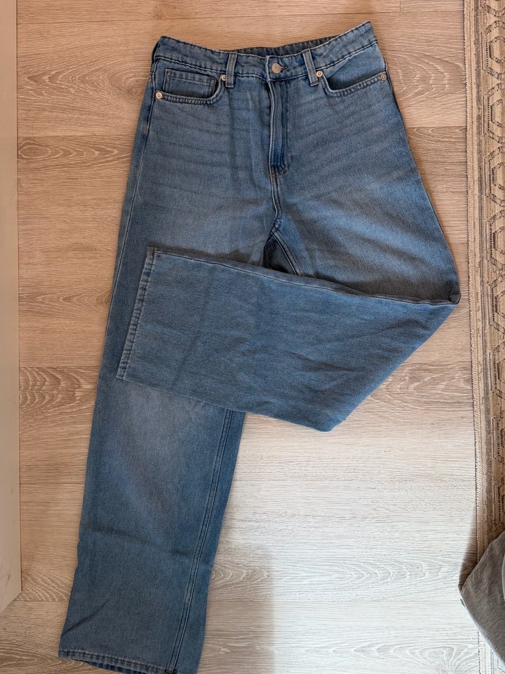Divided Straight-Leg Jeans in Blue Wash